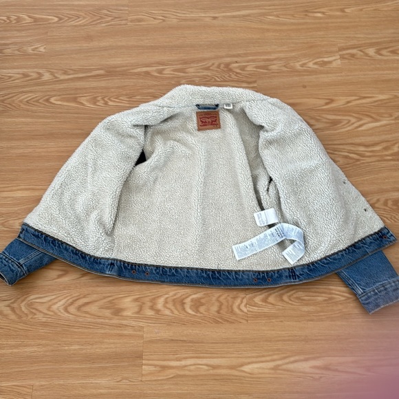 COPY - Women Levi’s fleeced lined Jean jacket - Picture 4 of 14